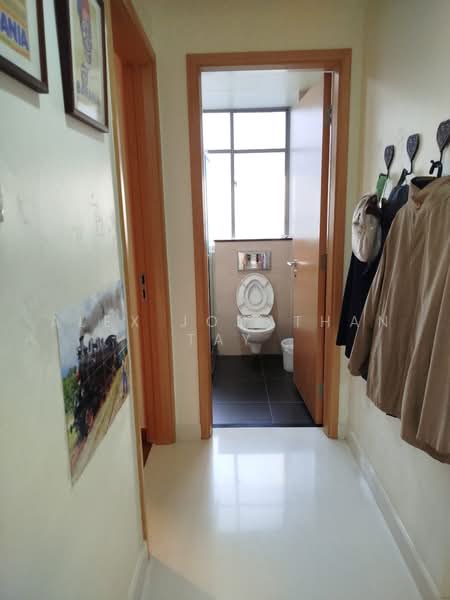 Atrium Residences, 1 Lorong 28 Geylang, 3 Bedrooms, 1,227 sqft, Condominium For Rent, by Alex Jonathan Tay, 500227795 - Bathroom - PropertyGuru.com.sg