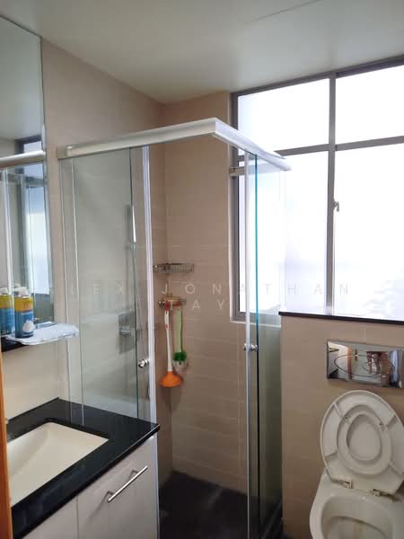 Atrium Residences, 1 Lorong 28 Geylang, 3 Bedrooms, 1,227 sqft, Condominium For Rent, by Alex Jonathan Tay, 500227795 - Bathroom - PropertyGuru.com.sg