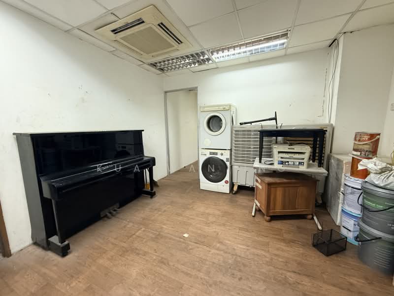 Gordon Warehouse Building, 9 Kaki Bukit Road, 1,776 sqft, Factory / Workshop (B2) For Sale, by Kua WanTing, 500227809 - Interior - CommercialGuru.com.sg