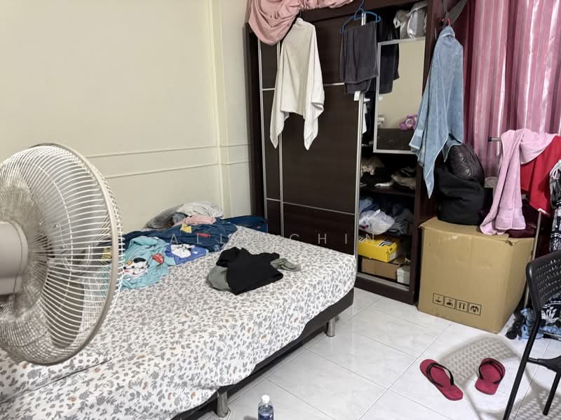 419 Hougang Avenue 8, 419 Hougang Avenue 8, Hougang / Punggol / Sengkang, 3 Bedrooms, 1,163 sqft, HDB Flat For Sale, by Ally Chin, 500227824 - Bedroom - PropertyGuru.com.sg