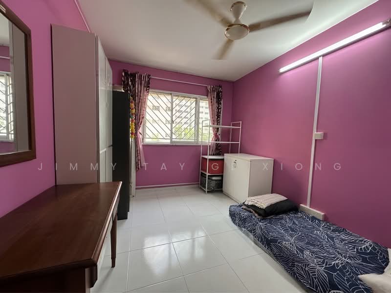 343 Bukit Batok Street 34, 343 Bukit Batok Street 34, 3 Bedrooms, 1,151 sqft, HDB Flat For Sale, by Jimmy Tay Ge Xiong, 500227845 - Bedroom - PropertyGuru.com.sg