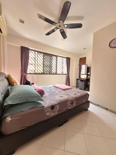 102 Pasir Ris Street 12, 102 Pasir Ris Street 12, 3 Bedrooms, 1,108 sqft, HDB Flat For Sale, by Tony Lee, 500227861 - Bedroom - PropertyGuru.com.sg