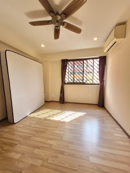 102 Pasir Ris Street 12, 102 Pasir Ris Street 12, 3 Bedrooms, 1,108 sqft, HDB Flat For Sale, by Tony Lee, 500227861 - Bedroom - PropertyGuru.com.sg