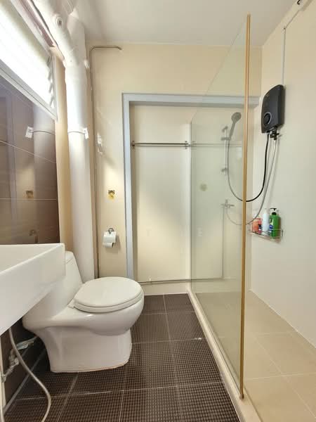 102 Pasir Ris Street 12, 102 Pasir Ris Street 12, 3 Bedrooms, 1,108 sqft, HDB Flat For Sale, by Tony Lee, 500227861 - Bathroom - PropertyGuru.com.sg