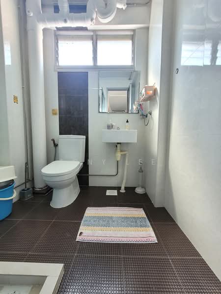102 Pasir Ris Street 12, 102 Pasir Ris Street 12, 3 Bedrooms, 1,108 sqft, HDB Flat For Sale, by Tony Lee, 500227861 - Bathroom - PropertyGuru.com.sg
