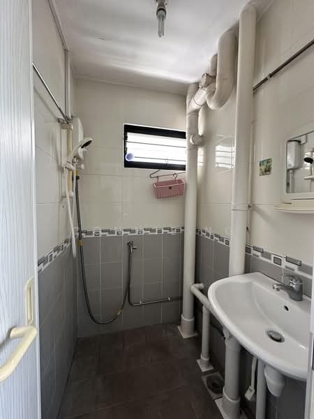 73 Geylang Bahru, 73 Geylang Bahru, 2 Bedrooms, 635 sqft, HDB Flat For Sale, by Connie Ng, 500227869 - Bathroom - PropertyGuru.com.sg