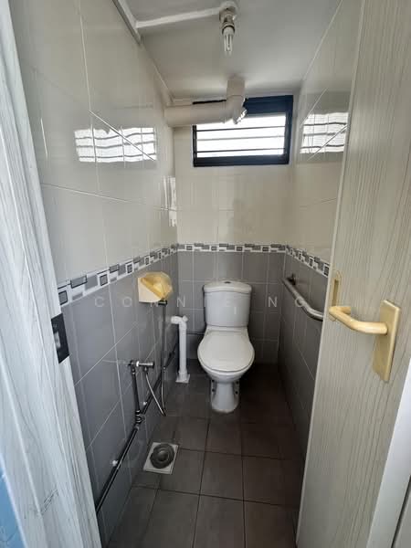73 Geylang Bahru, 73 Geylang Bahru, Balestier / Toa Payoh, 2 Bedrooms, 635 sqft, HDB Flat For Sale, by Connie Ng, 500227869 - Bathroom - PropertyGuru.com.sg