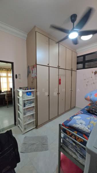 Sembawang Hills Estate, Nemesu Avenue, 5 Bedrooms, 3,000 sqft, Terraced House For Sale, by Rayne Chua 蔡美慧, 500227880 - Bedroom - PropertyGuru.com.sg