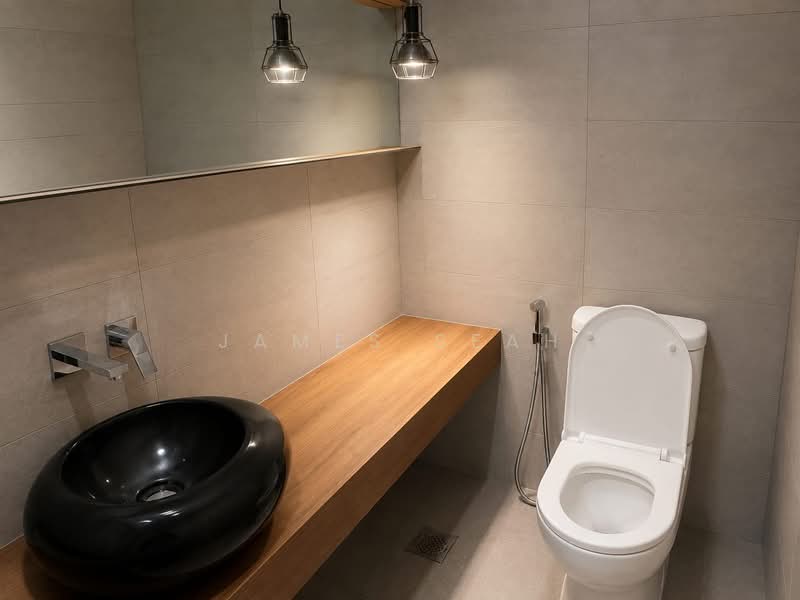 Woodlands 11, 11 Woodlands Close, Admiralty / Woodlands, 2,863 sqft, Light Industrial (B1) For Rent, by James Seah, 500227891 - Bathroom - CommercialGuru.com.sg