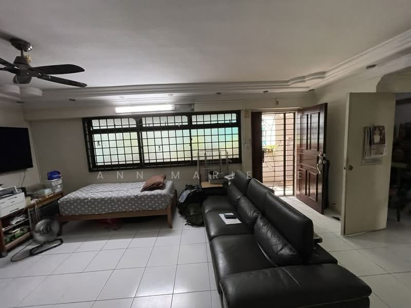296A Choa Chu Kang Avenue 2, 296A Choa Chu Kang Avenue 2, 3 Bedrooms, 1,098 sqft, HDB Flat For Sale, by Ann Marie Ee, 500227894 - Living Room (view fm room) - PropertyGuru.com.sg