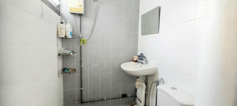 118 Marsiling Rise, 118 Marsiling Rise, 4 Bedrooms, 1,593 sqft, HDB Flat For Sale, by James Yeo, 500227924 - Bathroom - PropertyGuru.com.sg