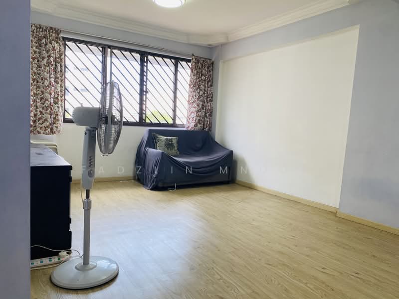 33 Teban Gardens Road, 33 Teban Gardens Road, 2 Bedrooms, 796 sqft, HDB Flat For Sale, by Fadzlin MNoor, 500227925 - Living Room - PropertyGuru.com.sg