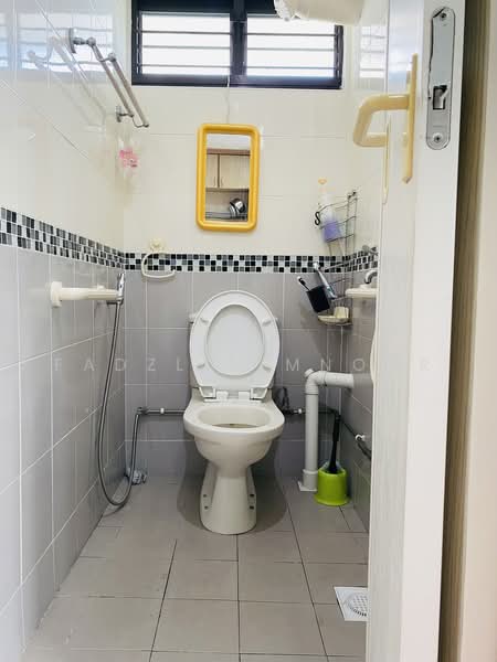 33 Teban Gardens Road, 33 Teban Gardens Road, 2 Bedrooms, 796 sqft, HDB Flat For Sale, by Fadzlin MNoor, 500227925 - Bathroom - PropertyGuru.com.sg