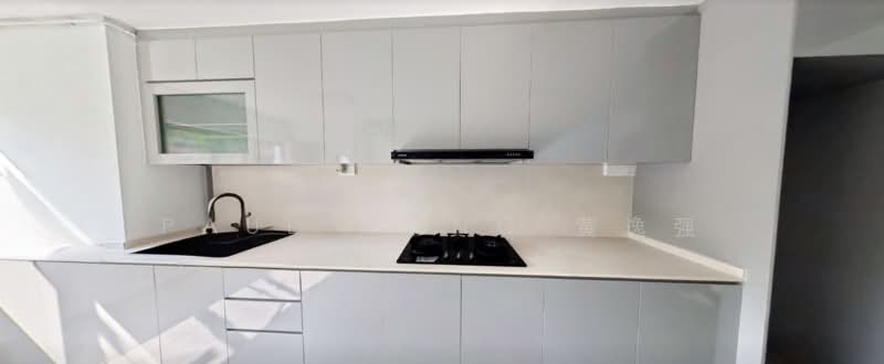 328 Clementi Avenue 2, 328 Clementi Avenue 2, 3 Bedrooms, 990 sqft, HDB Flat For Sale, by Paul Wong 黄逸强, 500227940 - Newly Renovated Kitchen cabinet - PropertyGuru.com.sg