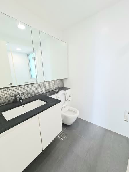 The Minton, 147 Hougang Street 11, 2 Bedrooms, 936 sqft, Condominium For Rent, by Jeremy Li, 500227942 - Bathroom - PropertyGuru.com.sg