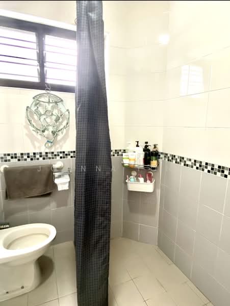 118 Clementi Street 13, 118 Clementi Street 13, 3 Bedrooms, 1,119 sqft, HDB Flat For Sale, by Joanna Yong, 500227961 - Bathroom - PropertyGuru.com.sg