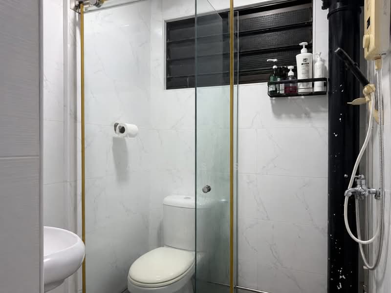 308 Bukit Batok Street 31, 308 Bukit Batok Street 31, 3 Bedrooms, 1,001 sqft, HDB Flat For Sale, by Marcus Sim, 500227975 - Bathroom - PropertyGuru.com.sg