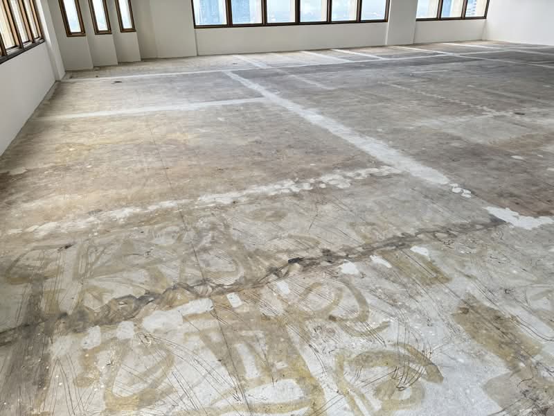 Peninsula Plaza, 111 North Bridge Road, 2,175 sqft, Office For Rent, by Walter Lau, 500227979 - Cement flooring - CommercialGuru.com.sg