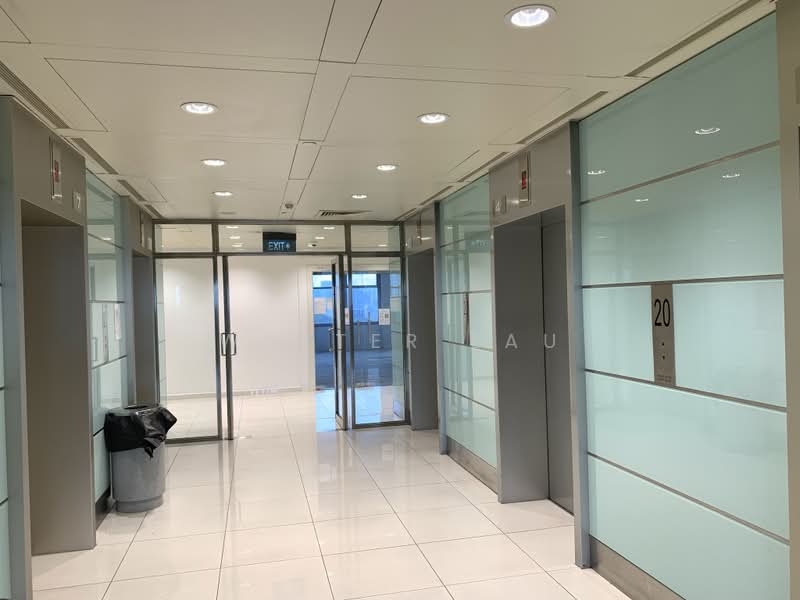 Peninsula Plaza, 111 North Bridge Road, 2,175 sqft, Office For Rent, by Walter Lau, 500227979 - Typical LIFT Lobby - Nice Welcoming - CommercialGuru.com.sg