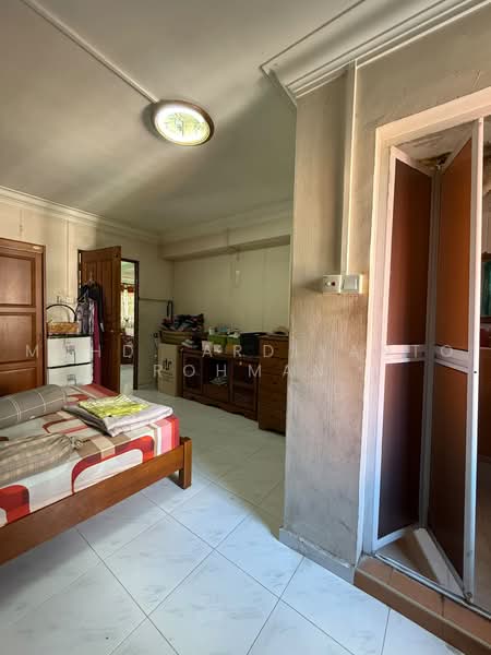 435 Choa Chu Kang Avenue 4, 435 Choa Chu Kang Avenue 4, 3 Bedrooms, 1,119 sqft, HDB Flat For Sale, by Muhd. Ardiyanto Rohman, 500227988 - Bedroom - PropertyGuru.com.sg