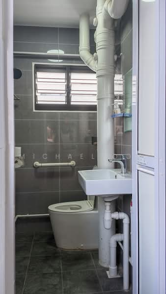 427 Yishun Avenue 11, 427 Yishun Avenue 11, 3 Bedrooms, 1,119 sqft, HDB Flat For Sale, by Michael Ooi, 500228002 - Bathroom - PropertyGuru.com.sg