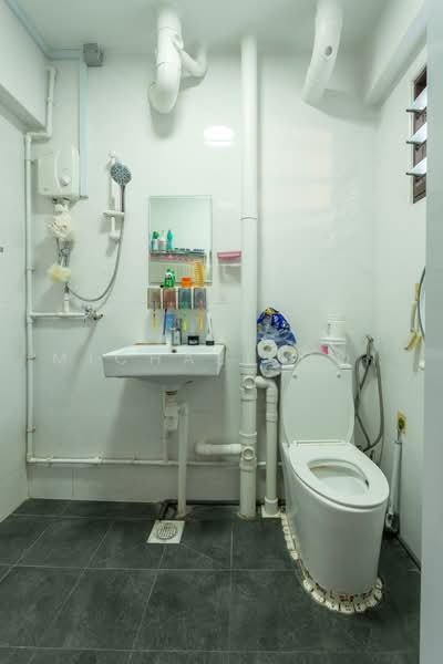 427 Yishun Avenue 11, 427 Yishun Avenue 11, Sembawang / Yishun, 3 Bedrooms, 1,119 sqft, HDB Flat For Sale, by Michael Ooi, 500228002 - Bathroom - PropertyGuru.com.sg