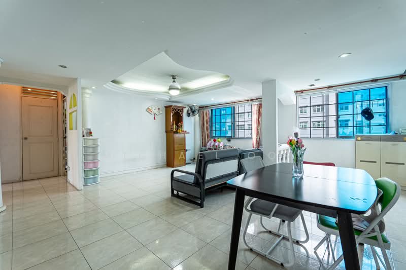 427 Yishun Avenue 11, 427 Yishun Avenue 11, Sembawang / Yishun, 3 Bedrooms, 1,119 sqft, HDB Flat For Sale, by Michael Ooi, 500228002 - Living Room - PropertyGuru.com.sg