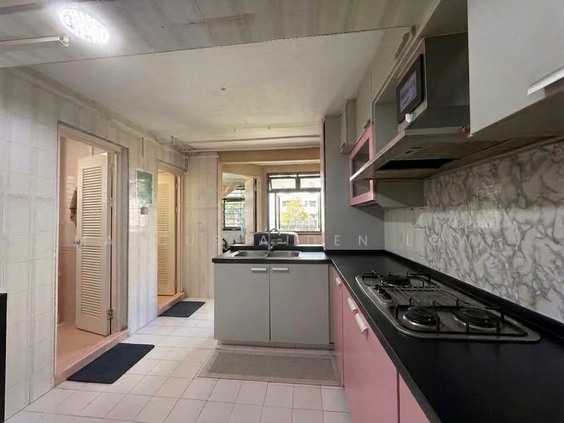 4 Bedok South Avenue 1, 4 Bedok South Avenue 1, 3 Bedrooms, 700 sqft, HDB Flat For Sale, by Marcus Aiden Low, 500228013 - Kitchen - PropertyGuru.com.sg