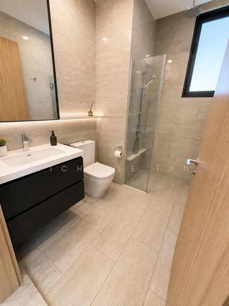 City Gate, 371 Beach Road, 2 Bedrooms, 775 sqft, Apartment For Sale, by Michelle Tan, 500228017 - Bathroom - PropertyGuru.com.sg