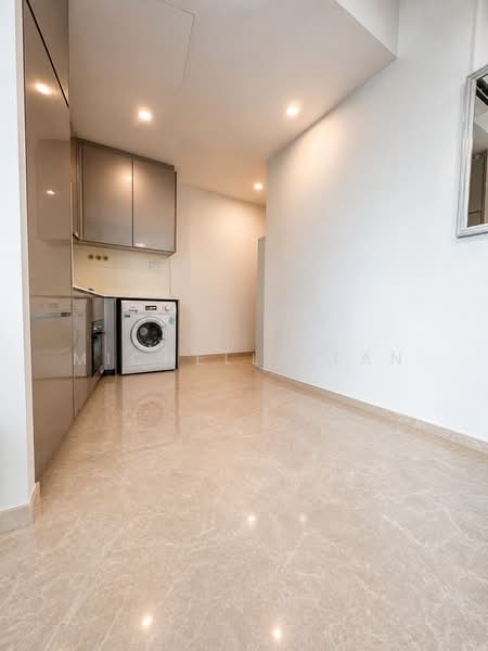 City Gate, 371 Beach Road, 2 Bedrooms, 775 sqft, Apartment For Sale, by Michelle Tan, 500228017 - Kitchen - PropertyGuru.com.sg