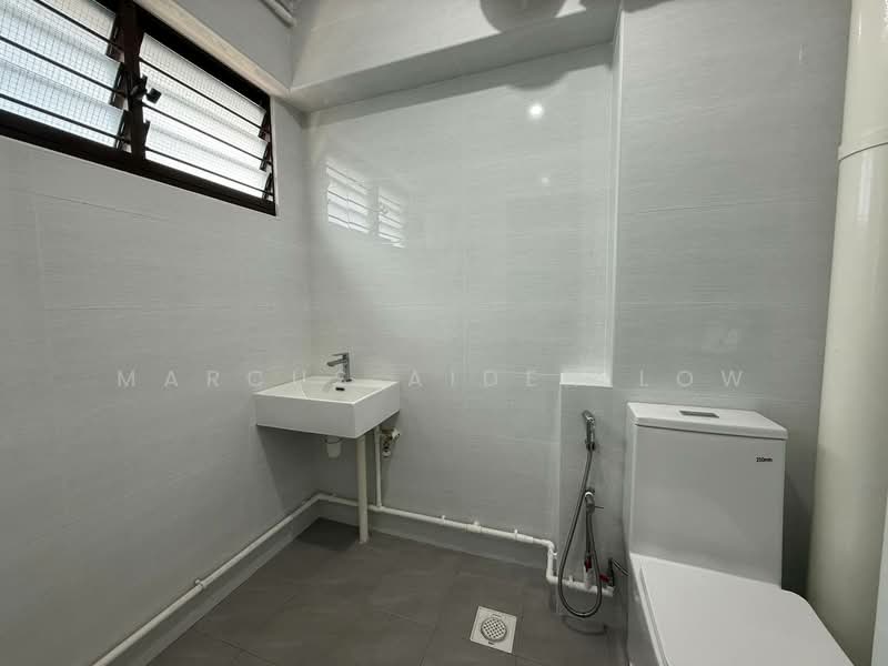 124 Pasir Ris Street 11, 124 Pasir Ris Street 11, 3 Bedrooms, 1,108 sqft, HDB Flat For Sale, by Marcus Aiden Low, 500228020 - Bathroom - PropertyGuru.com.sg
