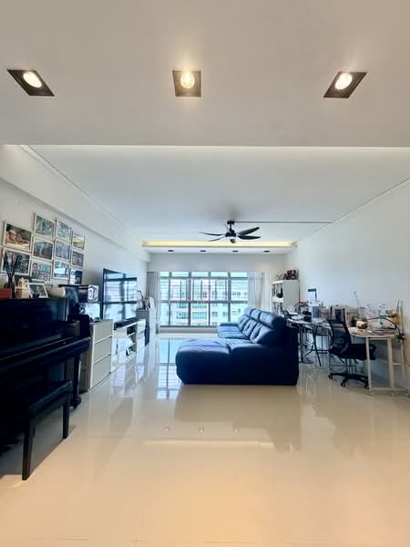 160A Punggol Central, 160A Punggol Central, 3 Bedrooms, 1,216 sqft, HDB Flat For Sale, by Evon Ng, 500228029 - Living Room - PropertyGuru.com.sg