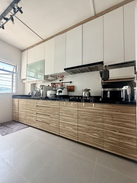 160A Punggol Central, 160A Punggol Central, 3 Bedrooms, 1,216 sqft, HDB Flat For Sale, by Evon Ng, 500228029 - Kitchen - PropertyGuru.com.sg