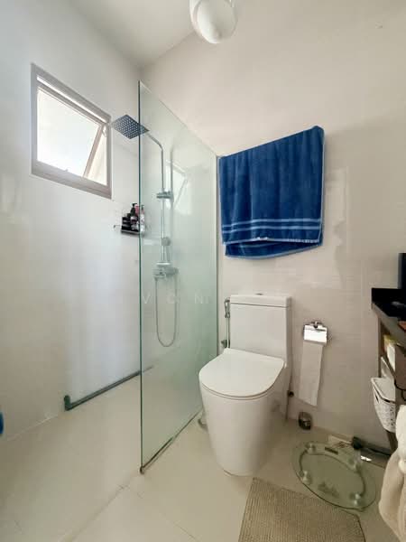 160A Punggol Central, 160A Punggol Central, 3 Bedrooms, 1,216 sqft, HDB Flat For Sale, by Evon Ng, 500228029 - Master Bathroom - PropertyGuru.com.sg