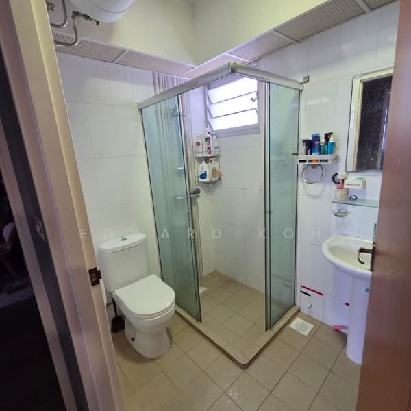 120A Canberra Crescent, 120A Canberra Crescent, 3 Bedrooms, 1,216 sqft, HDB Flat For Sale, by Edward Koh, 500228031 - Bathroom - PropertyGuru.com.sg