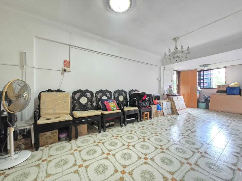 180 Ang Mo Kio Avenue 5, 180 Ang Mo Kio Avenue 5, 2 Bedrooms, 883 sqft, HDB Flat For Sale, by Kelly Tan, 500228034 - Living Room - PropertyGuru.com.sg