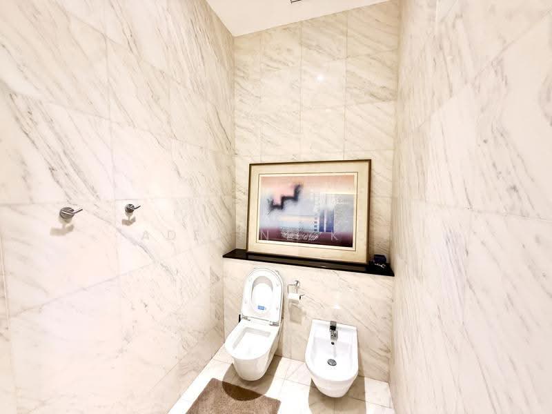 Freehold Landed at Fernhill, Orchard / River Valley, 9 Bedrooms, 15,874 sqft, Semi-Detached House For Sale, by Adeline Koh, 500228041 - Bathroom - PropertyGuru.com.sg