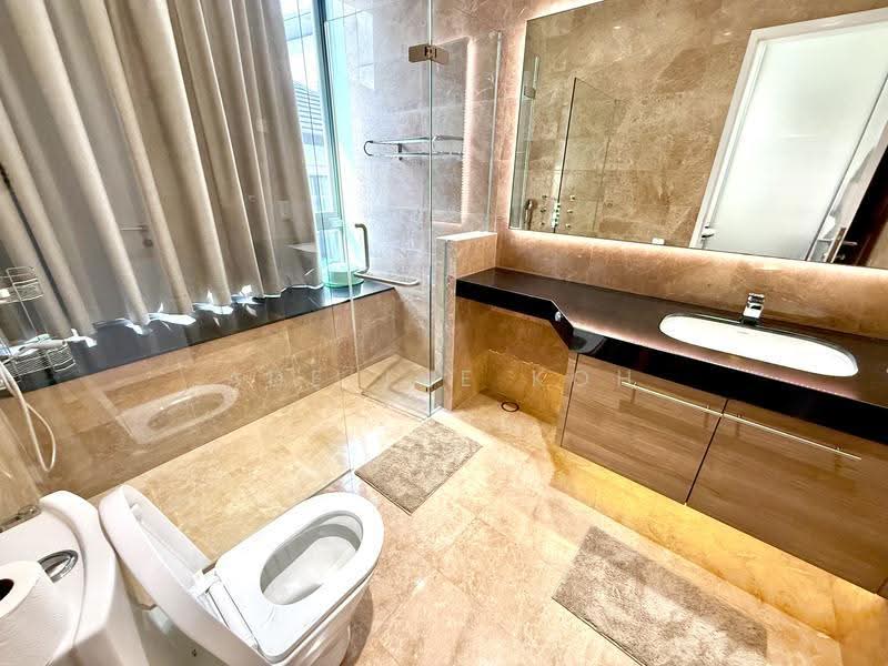 Freehold Landed at Fernhill, Orchard / River Valley, 9 Bedrooms, 15,874 sqft, Semi-Detached House For Sale, by Adeline Koh, 500228041 - Bathroom - PropertyGuru.com.sg