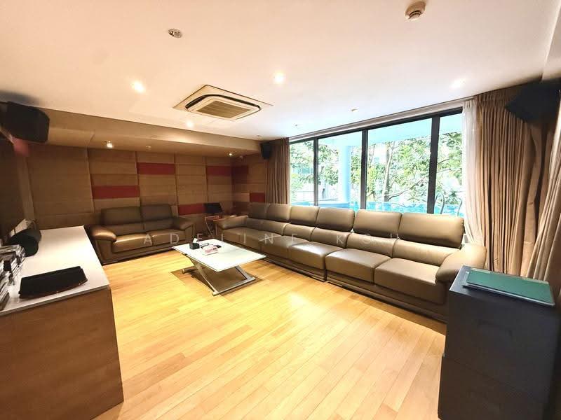 Freehold Landed at Fernhill, Orchard / River Valley, 9 Bedrooms, 15,874 sqft, Semi-Detached House For Sale, by Adeline Koh, 500228041 - PropertyGuru.com.sg