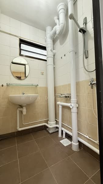 105 Henderson Crescent, 105 Henderson Crescent, 3 Bedrooms, 699 sqft, HDB Flat For Sale, by Wendy Ng, 500228048 - Bathroom - PropertyGuru.com.sg