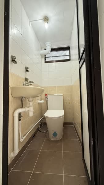105 Henderson Crescent, 105 Henderson Crescent, 3 Bedrooms, 699 sqft, HDB Flat For Sale, by Wendy Ng, 500228048 - Bathroom - PropertyGuru.com.sg