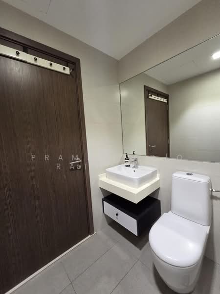 Suites 28, 28 Lorong 30 Geylang, 1 Bedroom, 893 sqft, Apartment For Rent, by Prameela D/O Rathanan, 500228049 - Bathroom - PropertyGuru.com.sg