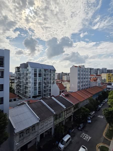 Suites 28, 28 Lorong 30 Geylang, 1 Bedroom, 893 sqft, Apartment For Rent, by Prameela D/O Rathanan, 500228049 - Exterior - PropertyGuru.com.sg