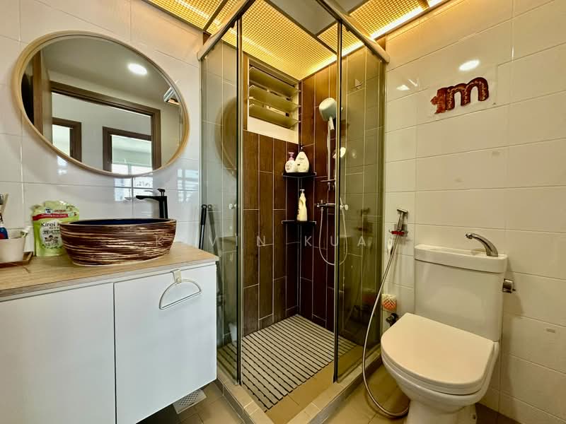 451B Bukit Batok West Avenue 6, 451B Bukit Batok West Avenue 6, 3 Bedrooms, 1,238 sqft, HDB Flat For Sale, by Kavin Kuah, 500228061 - Bathroom - PropertyGuru.com.sg