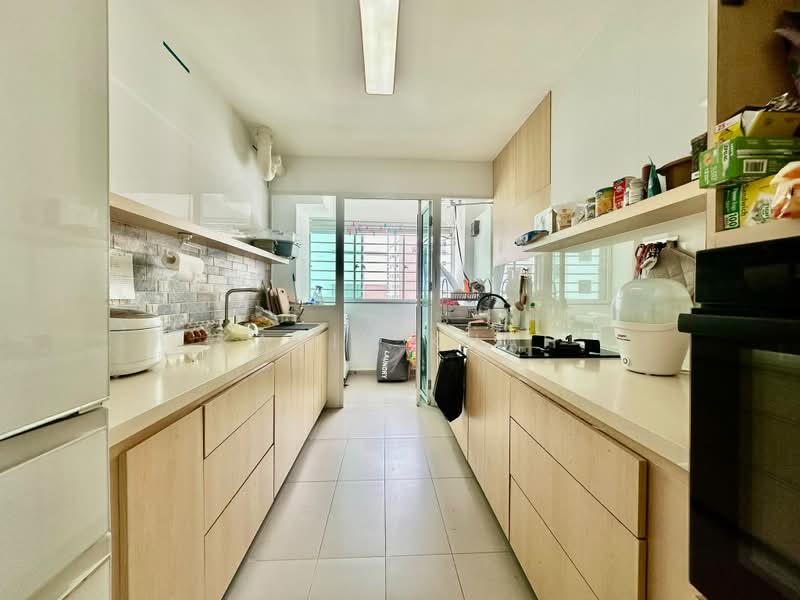 451B Bukit Batok West Avenue 6, 451B Bukit Batok West Avenue 6, 3 Bedrooms, 1,238 sqft, HDB Flat For Sale, by Kavin Kuah, 500228061 - Kitchen - PropertyGuru.com.sg