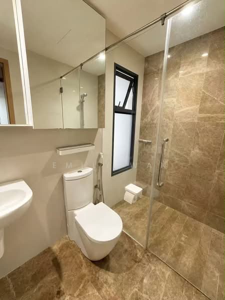 8 @ Woodleigh, 8 Woodleigh Close, 3 Bedrooms, 958 sqft, Condominium For Rent, by Emily Wan, 500228062 - Good ventilation Bathroom - PropertyGuru.com.sg