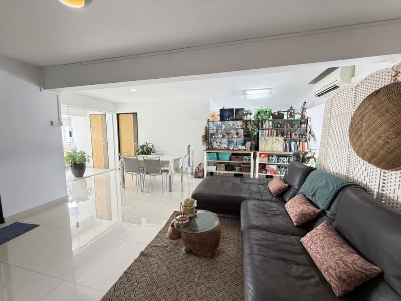 201 Bukit Batok Street 21, 201 Bukit Batok Street 21, 4 Bedrooms, 1,600 sqft, HDB Flat For Rent, by Donavan Lai, 500228063 - Living Room - PropertyGuru.com.sg