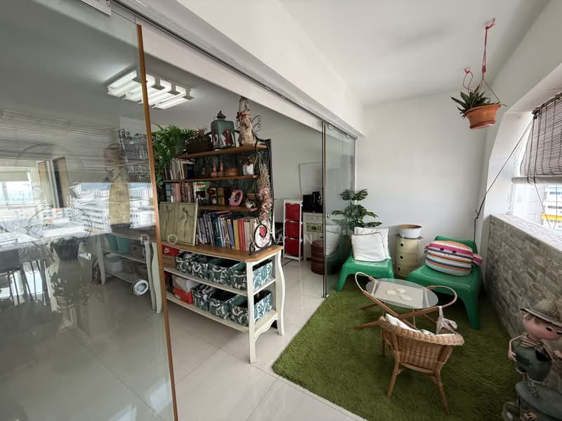201 Bukit Batok Street 21, 201 Bukit Batok Street 21, 4 Bedrooms, 1,600 sqft, HDB Flat For Rent, by Donavan Lai, 500228063 - Balcony - PropertyGuru.com.sg