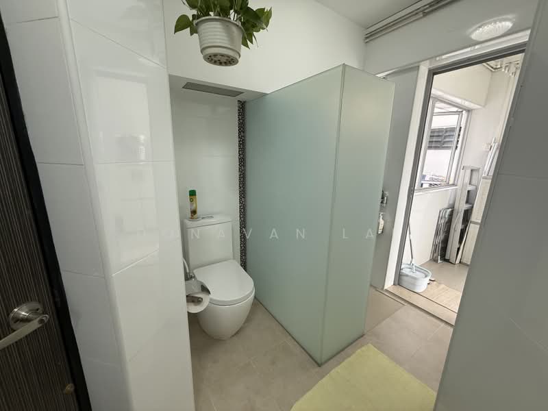 201 Bukit Batok Street 21, 201 Bukit Batok Street 21, 4 Bedrooms, 1,600 sqft, HDB Flat For Rent, by Donavan Lai, 500228063 - Bathroom - PropertyGuru.com.sg