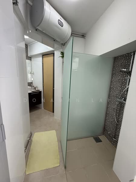 201 Bukit Batok Street 21, 201 Bukit Batok Street 21, 4 Bedrooms, 1,600 sqft, HDB Flat For Rent, by Donavan Lai, 500228063 - Bathroom - PropertyGuru.com.sg